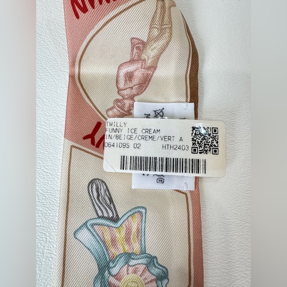 HERMES TWILLY NEW IN BOX. - Picture 13 of 16